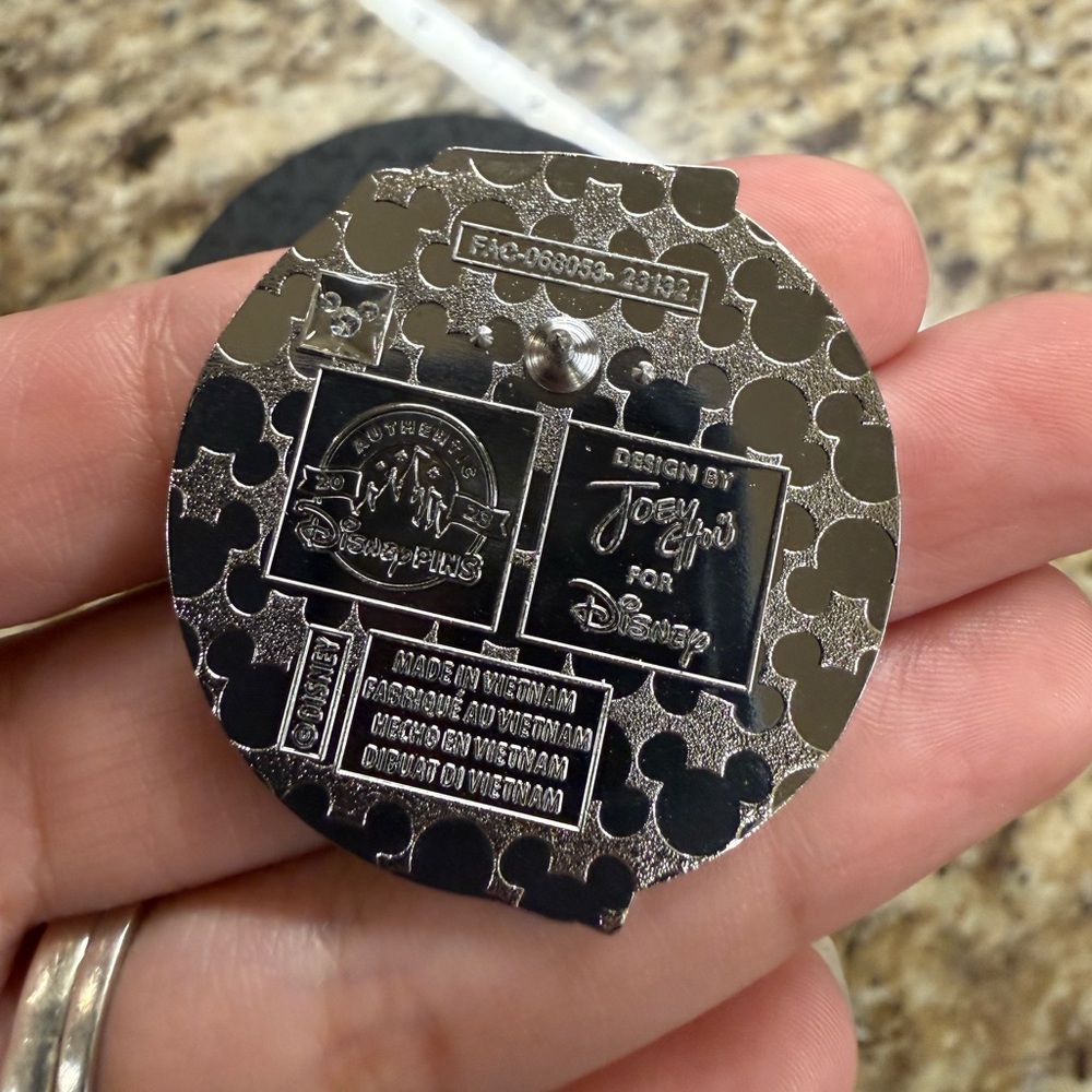 2023 Disney Parks Joey Chou Mystery Box Pin Haunted Mansion Hatbox Ghost - Picture 4 of 4